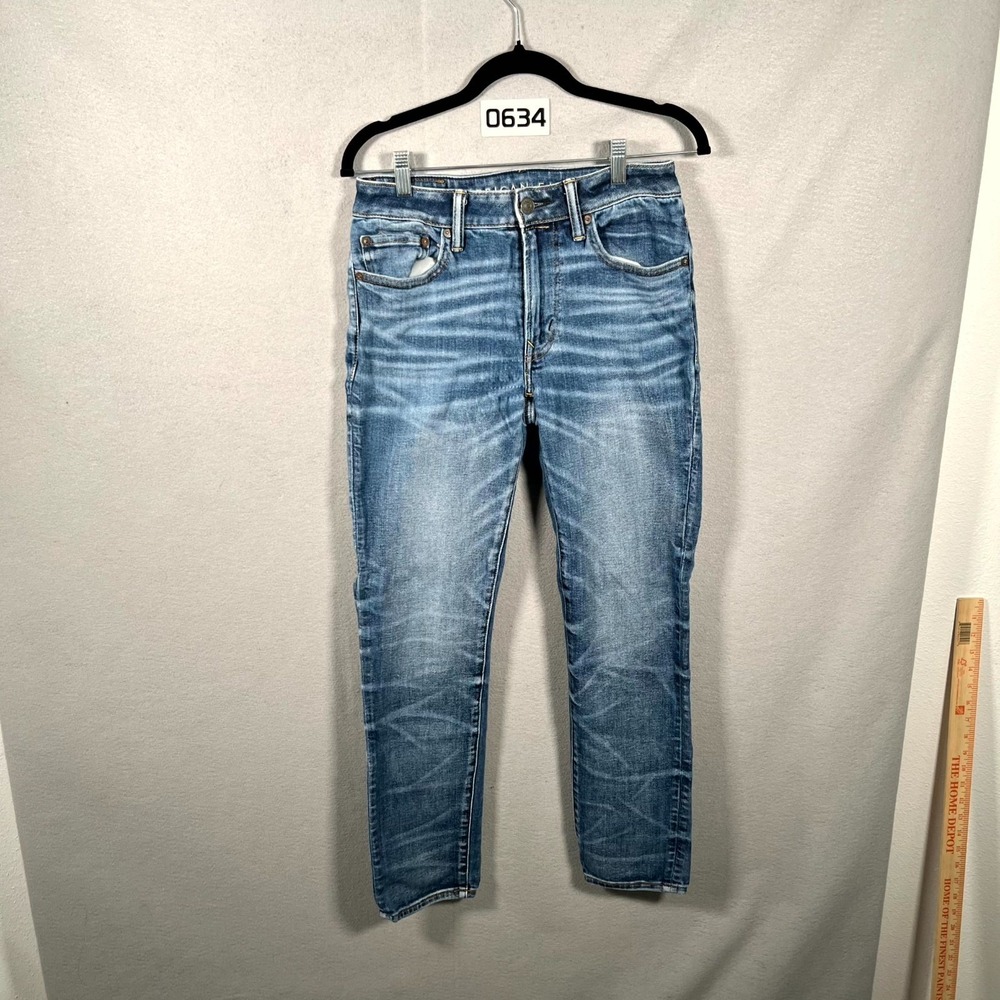 American Eagle Outfitters Tapered Jeans‎ Womens 30 Blue Denim Whiskers Detail